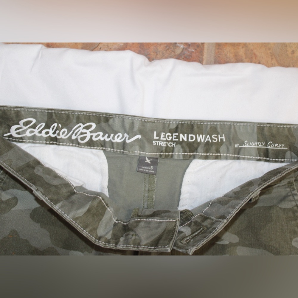 Eddie Bauer Women’s Legendwash Stretch Slightly Curvy Camo Shorts Size 6 - Picture 3 of 5